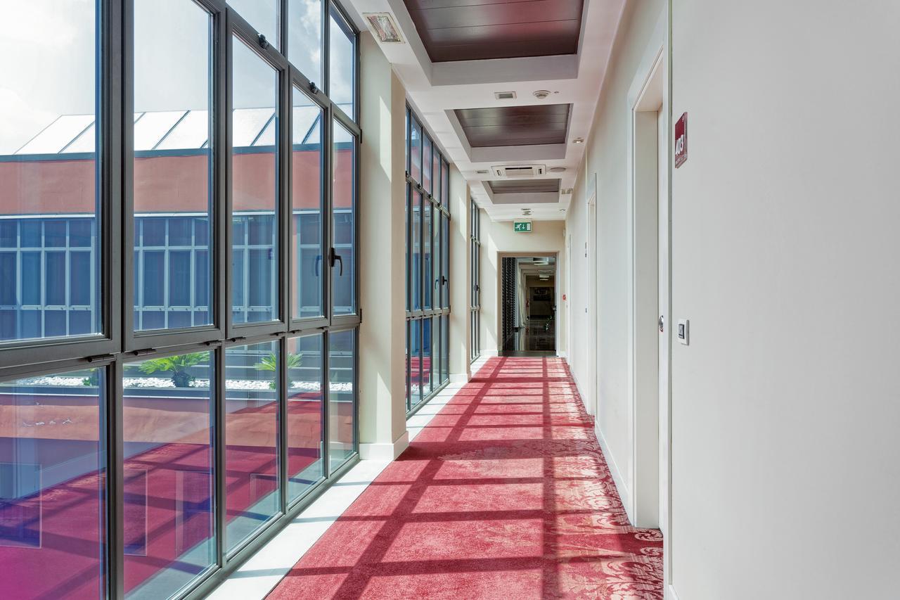 Italiana Hotels Milan Rho Fair Exterior photo